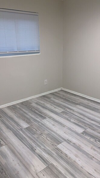 Building Photo - 2535 Lysle Ln