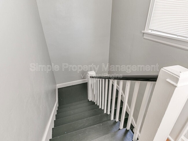 Building Photo - 1841 N Gatewood Ave