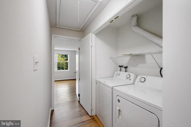 Building Photo - 5605 Independence Cir
