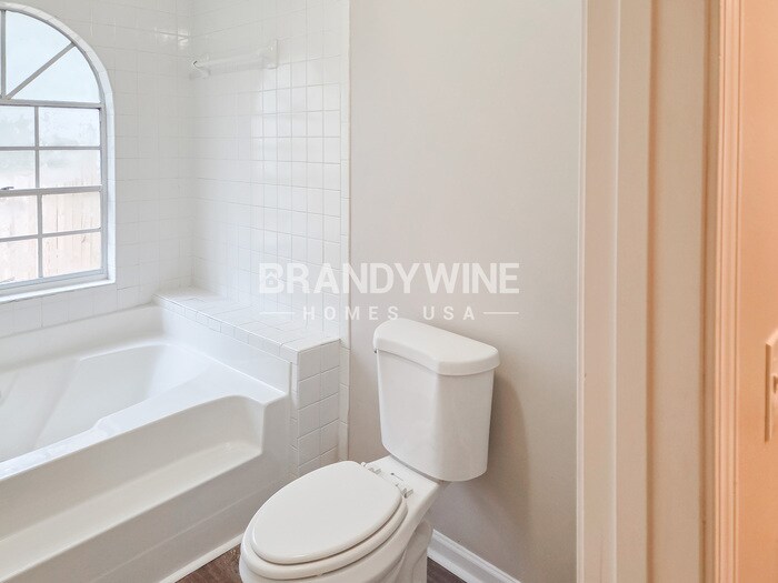 Building Photo - 2525 Hallie Mill Rd