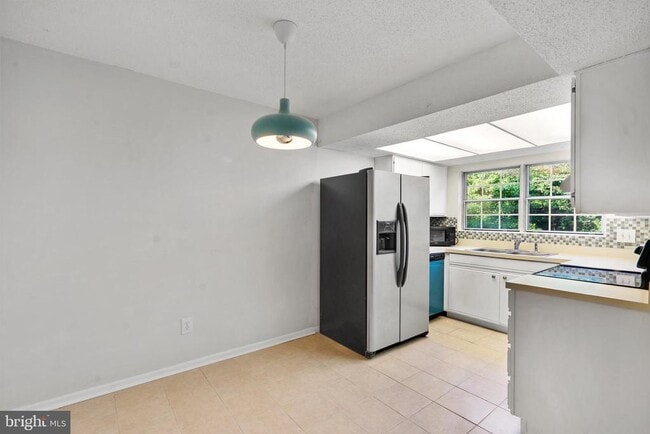 Building Photo - 9240 Caspian Way