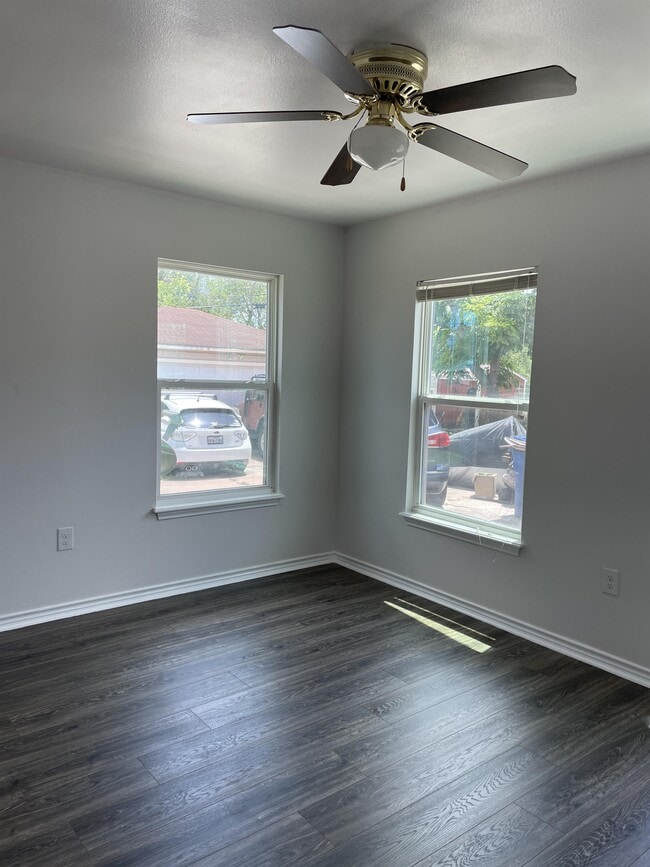 Building Photo - 4606 Nesbitt Dr