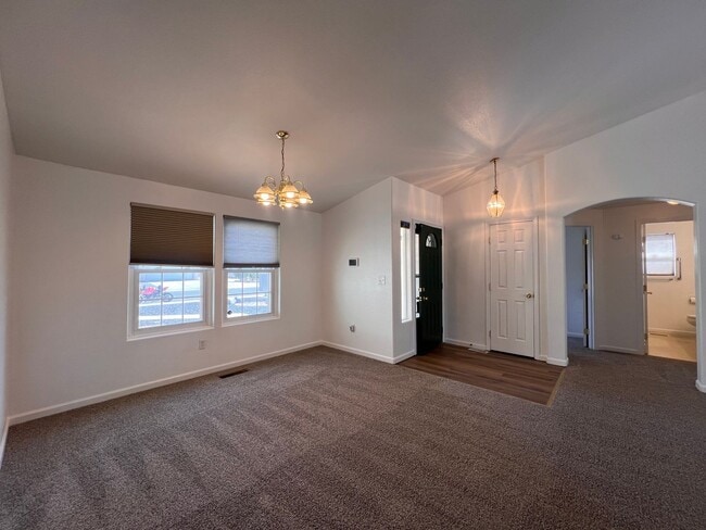 Building Photo - Quaint 3 Bedroom Fernley Home