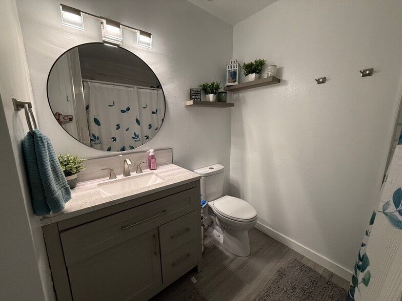Upstairs bathroom - 444 Verde Ridge Ct