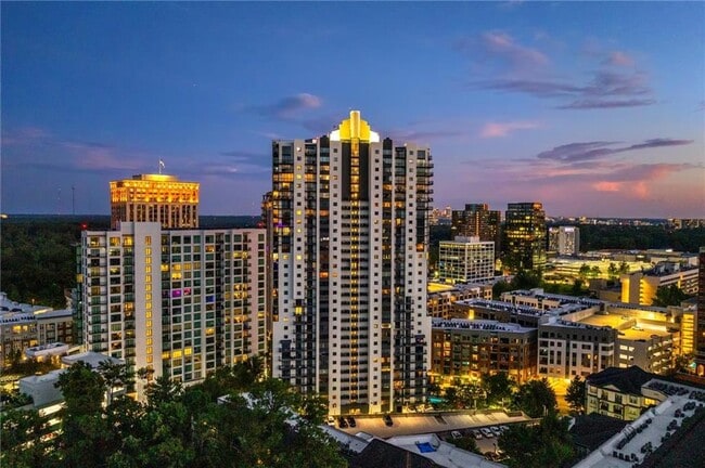 Building Photo - 3481 Lakeside Dr NE