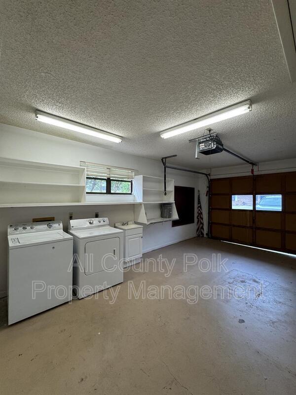 Building Photo - 542 Lake Carolyn Cir