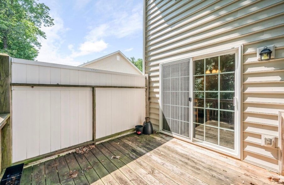 Back Deck - 2009 Lakeside Dr