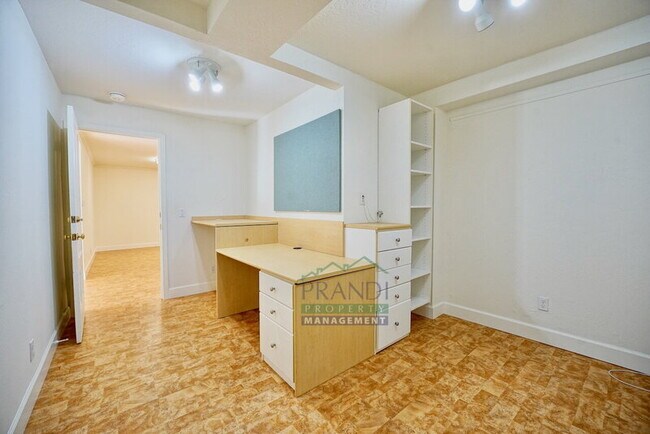 Building Photo - 521-523 C St