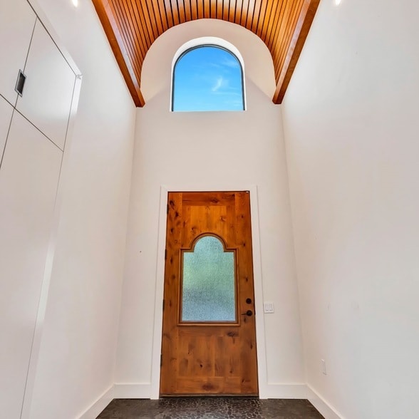 Building Photo - 8635 San Leandro Dr