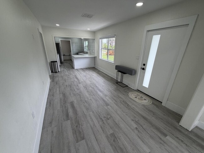 Building Photo - 537 Sunset Blvd