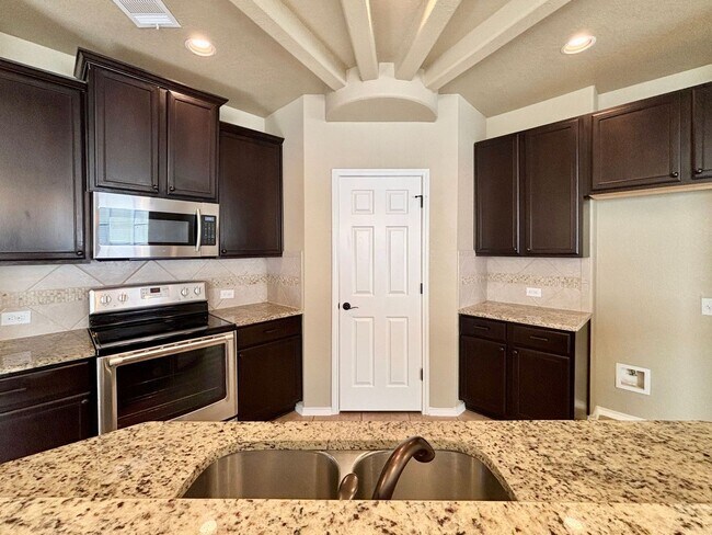 Building Photo - A beautifully maintained 3-bedroom, 2-bath oasis nestled right off 1604 and FM 1976 in Converse!