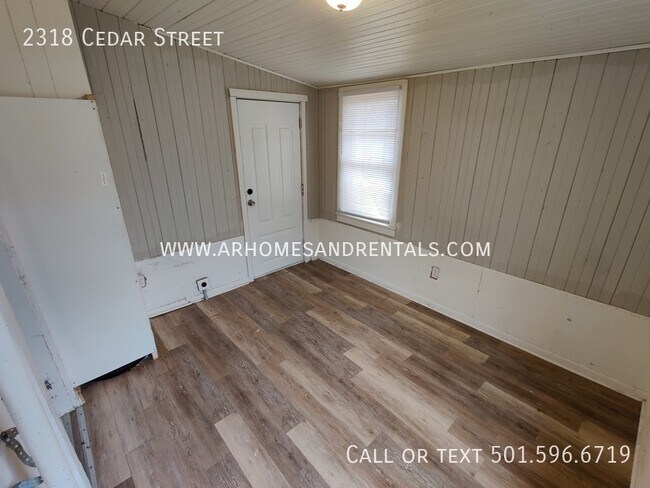 Building Photo - 2318 Cedar Street | $725 | 2 beds, 1 full ...