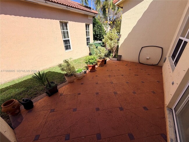 Building Photo - 4110 NE 22nd Ct