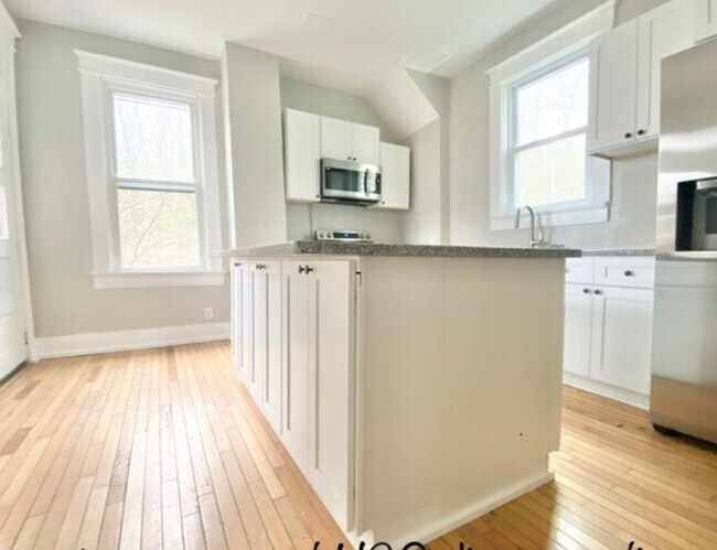 Building Photo - 287 Earnshaw Ave
