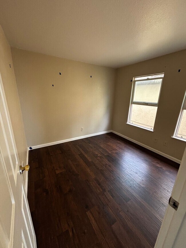 Building Photo - Newly Built Madera 4/3