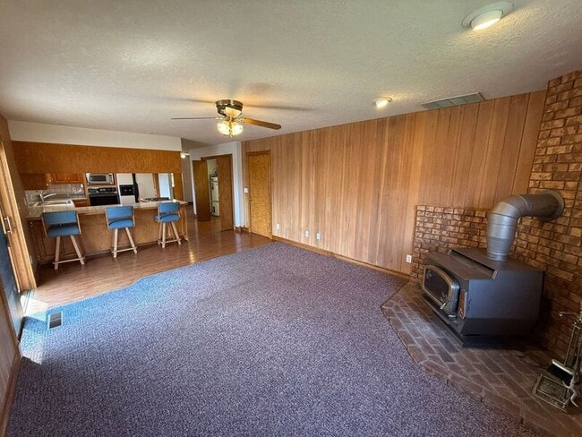Building Photo - 460 SE Conifer Pl