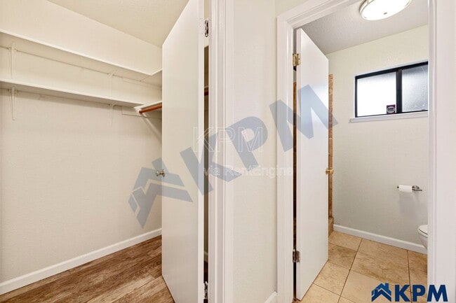 Building Photo - 9146 Blue Fox Way