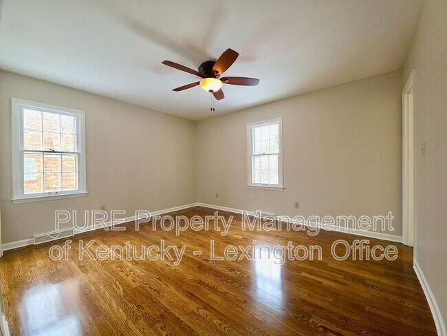 Building Photo - 3462 Lansdowne Dr