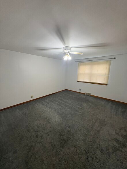 Building Photo - 49 S Youngs Rd