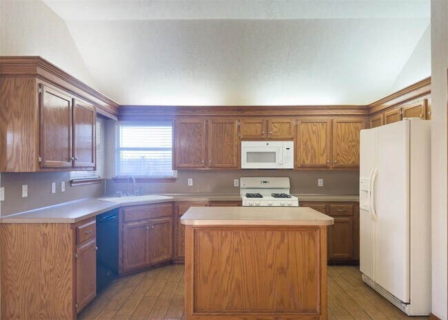 Building Photo - 1633 SW 32nd St