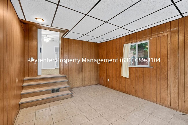 Building Photo - 5855 Pershing Ave