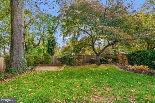 Building Photo - 6045 Edgewood Terrace