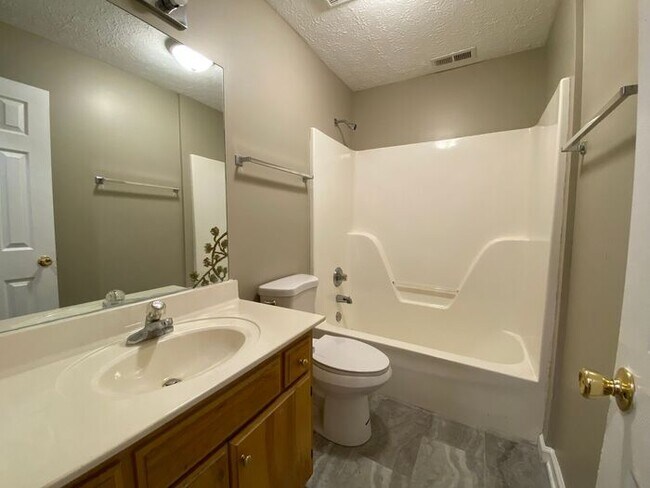 Building Photo - Beautiful Renovated House in North Nashville - Fenced in Yard!