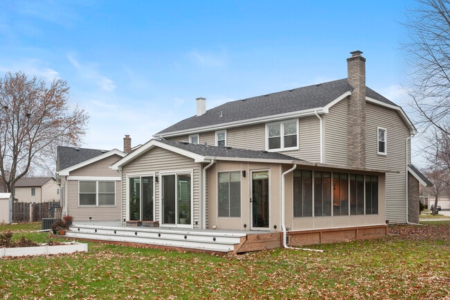 Building Photo - 8 Hampton Ct