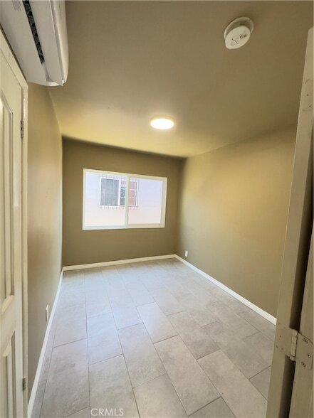 Building Photo - 802 E 111th Dr