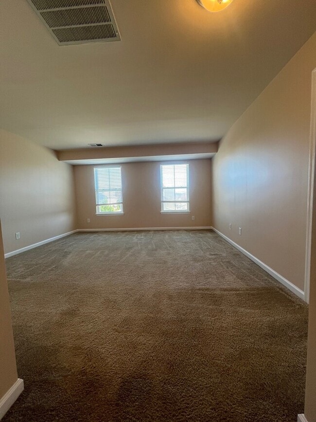 Building Photo - Coming Soon – Available November 1st! Spacious 4-Bedroom Home