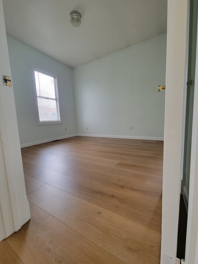 Building Photo - 614 Grand Ave