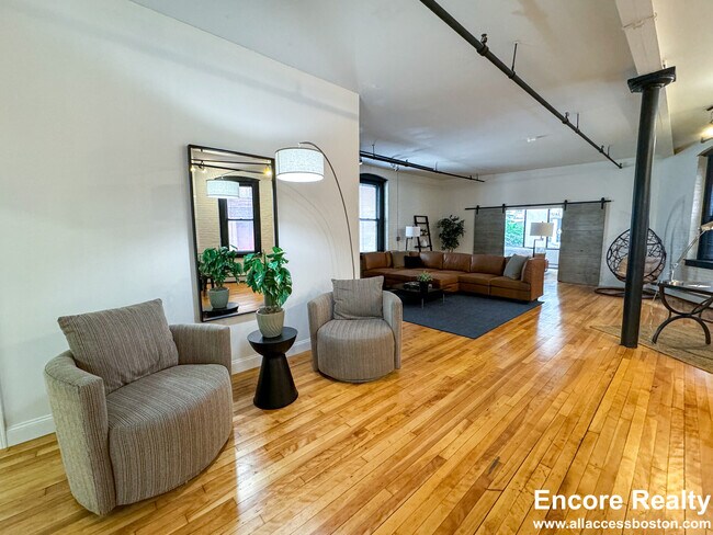 Building Photo - 19 Stanhope St