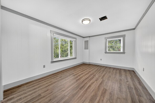 Building Photo - 3390 Tyree Springs Rd