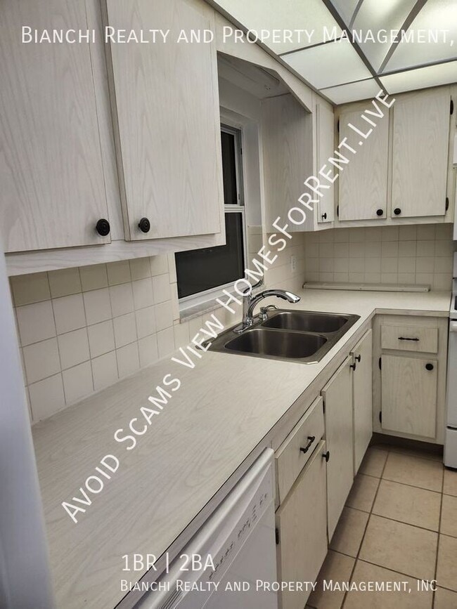 Building Photo - 4525 Cove Cir