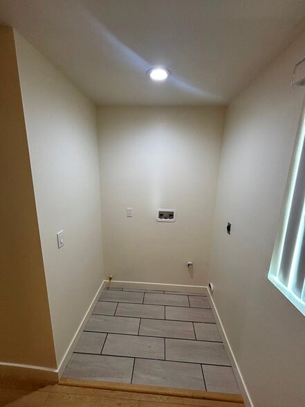 Building Photo - 6210 Brynhurst Ave