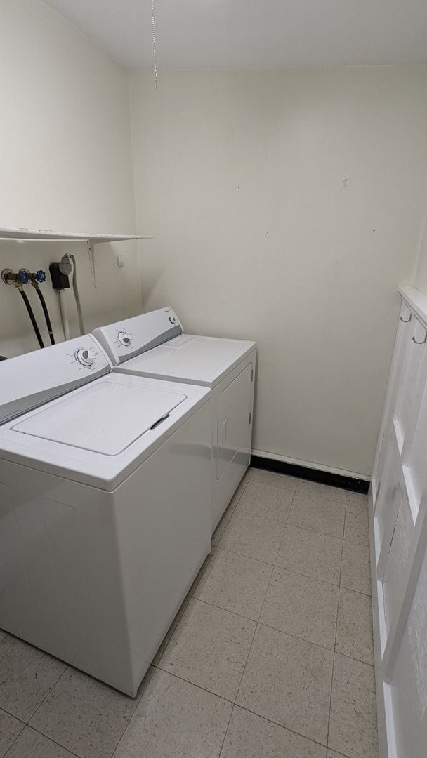 Building Photo - Clean as a button!