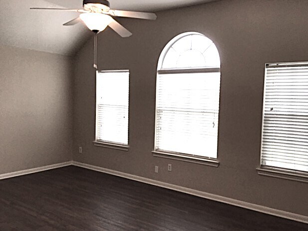 Building Photo - 9435 Spring Miller Dr