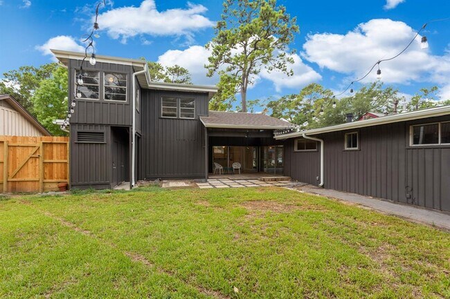 Building Photo - 10234 Hazelhurst Dr