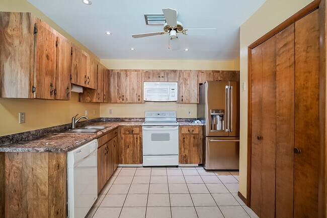 Building Photo - Spacious 3-Bedroom Home with Pool