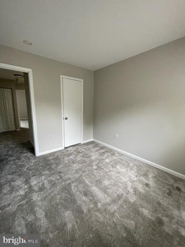 Building Photo - SPACIOUS TOWNHOUSE IN GAITHERSBURG