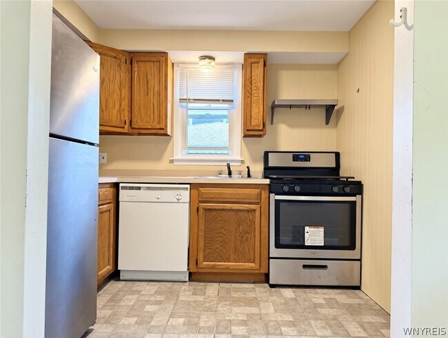 Building Photo - 220 Garden Pkwy