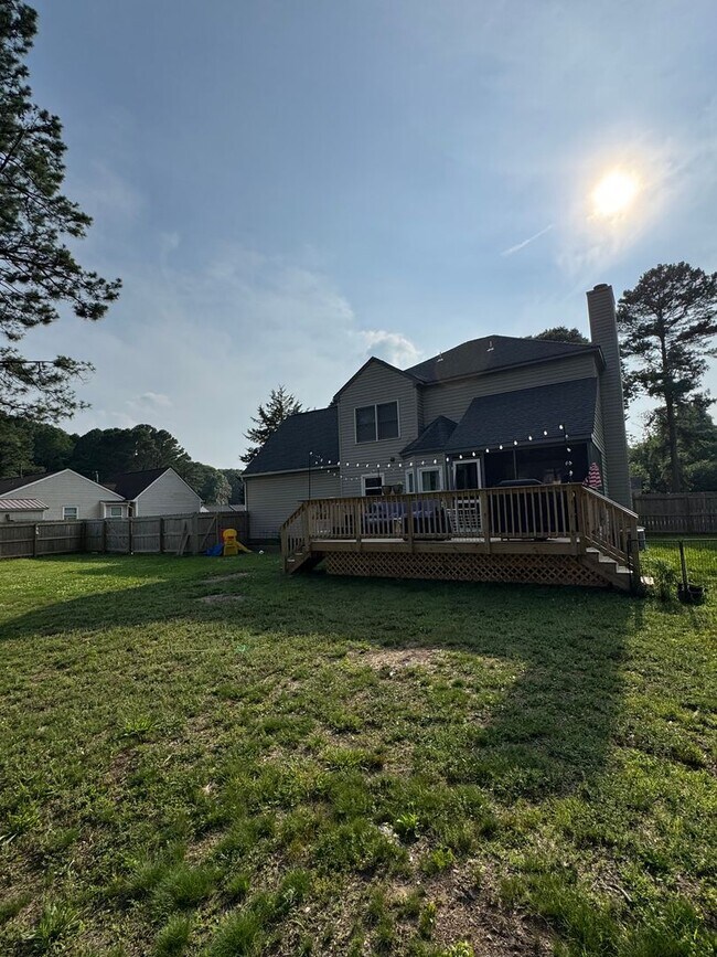 Building Photo - 3 bedroom/ 2.5 bathroom- Smithfield, VA