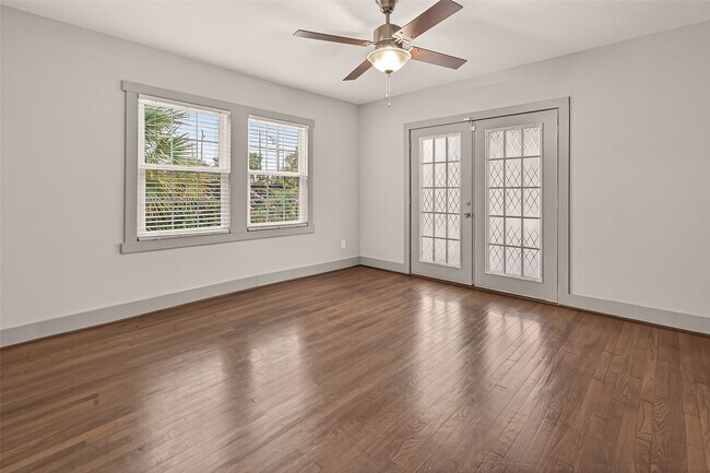 Building Photo - 717 W 30th St