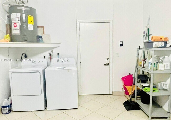 Building Photo - 8899 NW 176th Ln