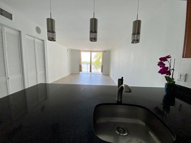 Building Photo - 750 NE 64th St