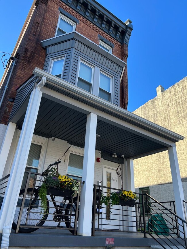 Building Photo - 4242 W Girard Ave