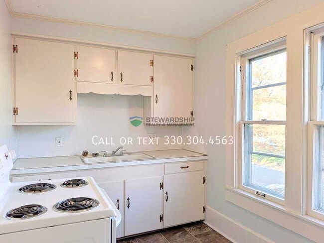 Primary Photo - 409 2nd St NE