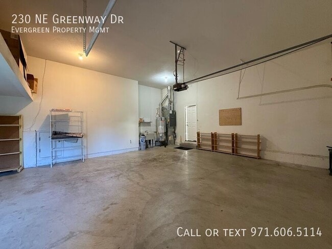 Building Photo - 230 NE Greenway Dr