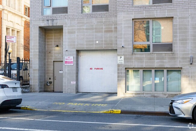 Building Photo - 482 Franklin Ave