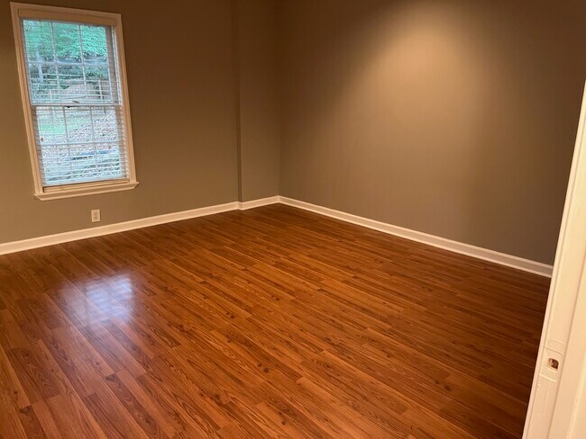 bedroom - 215 Kirkton Knls